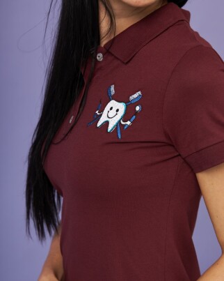 Медицинское поло женское вишневое с вышивкой Зубик 147-416-636 (6613411) фото 5