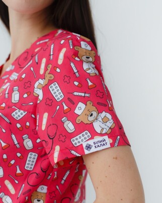 Медицинский костюм с принтом женский Топаз Bear red/black 138-343-559 (6613257) фото 6
