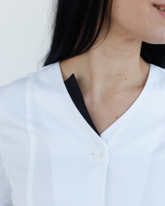 Medical gown women's Olivia buttoned white-black 159-347-677 (6613587) фото 3