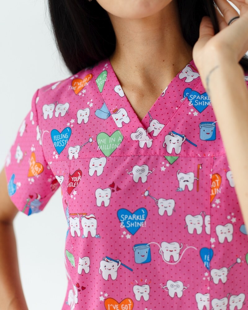 Медицинский костюм с принтом женский Топаз Teeth pink/blue 138-337-623 (6613256) фото 4