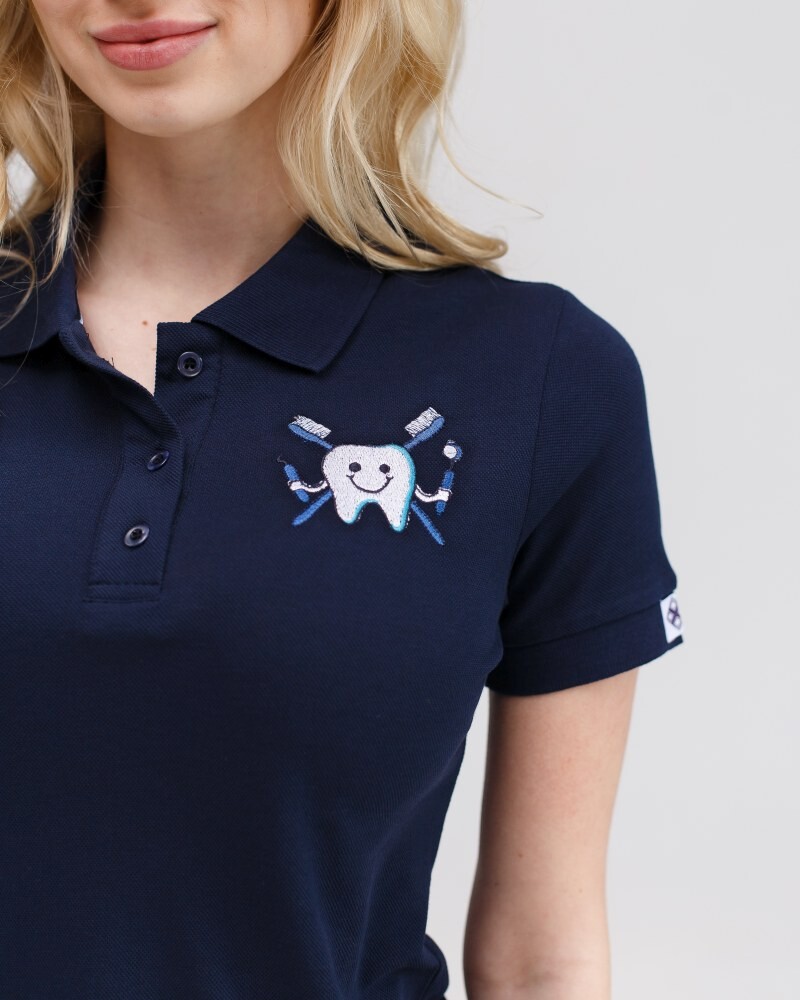 Медицинское поло женское синее с вышивкой Зубик 147-322-636 (6613388) фото 2