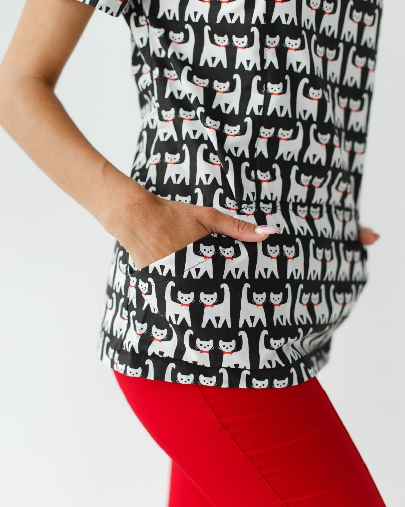 Медицинский костюм с принтом женский Топаз Cats black/red 138-341-568 (6613252) фото 5