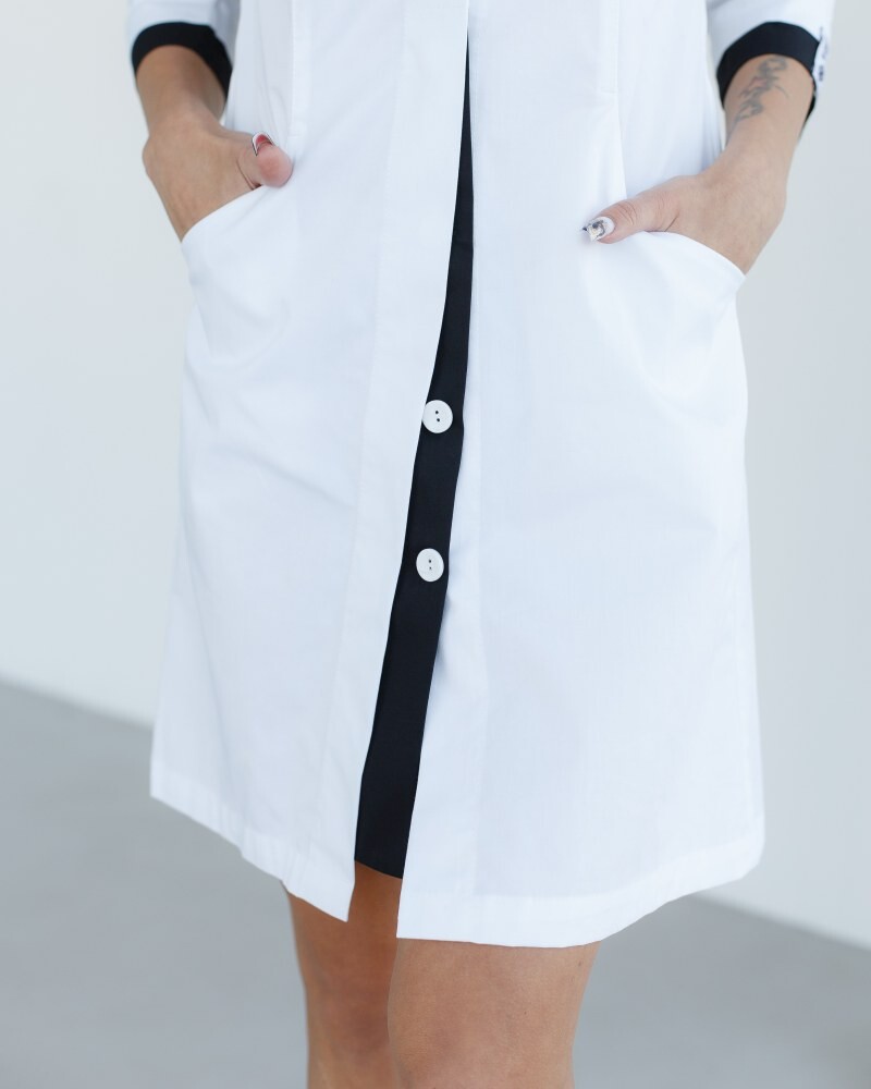 Medical gown women's Olivia buttoned white-black 159-347-677 (6613587) фото 5