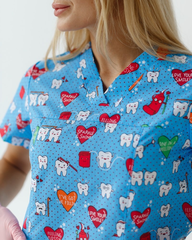 Медицинский костюм с принтом женский Топаз Teeth blue/pink 138-376-619 (6613251) фото 3