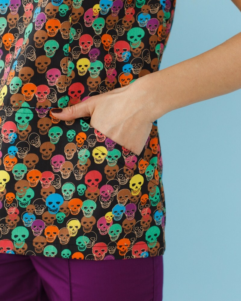 Медичний костюм із принтом жіночий Топаз Tattoo 138-321-706 (6613253) фото 5